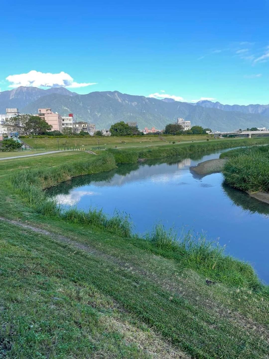 5 Loaves 2 Fish B&B Hualien City Exterior photo